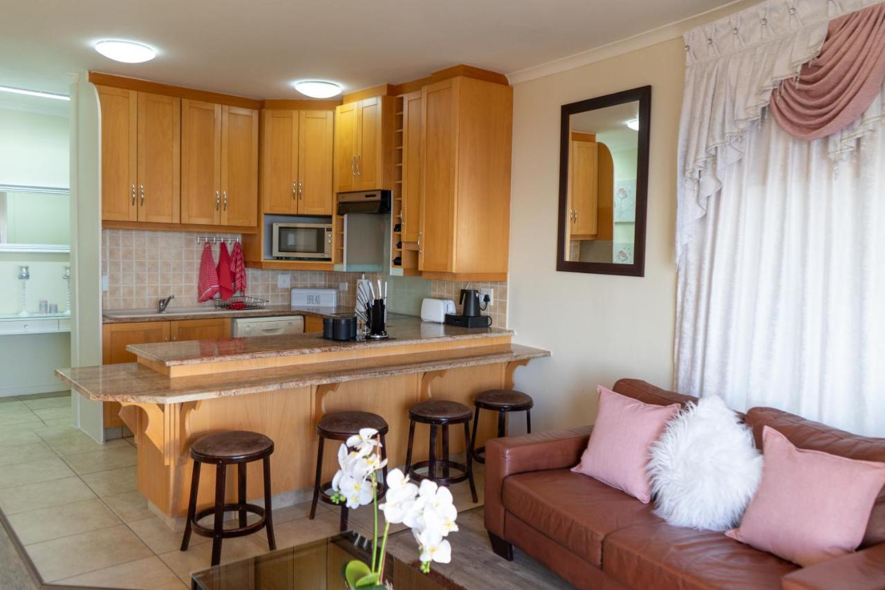 Bar-t-nique Guest House Mossel Bay Extérieur photo
